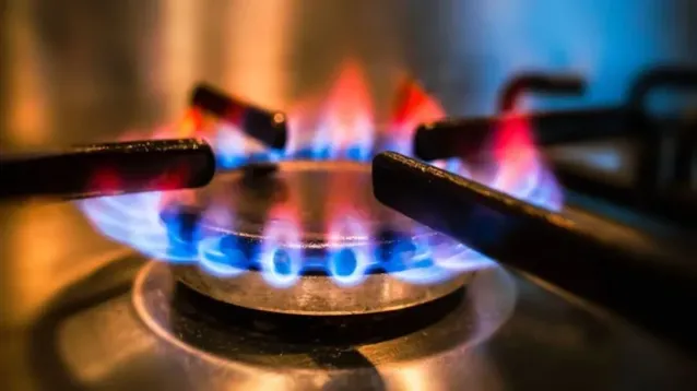 La llama rojiza o anaranjada es un indicio de la presencia de monóxido de carbono.
