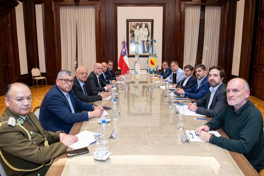Axel Kicillof junto a autoridades del Gobierno de Chile.&nbsp;