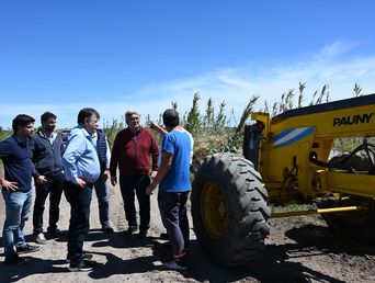 El ministro de Desarrollo Agrario bonaerense, Javier Rodríguez, recorre zonas inundadas. El ministro de Desarrollo Agrario bonaerense, Javier Rodríguez, recorre zonas inundadas.
