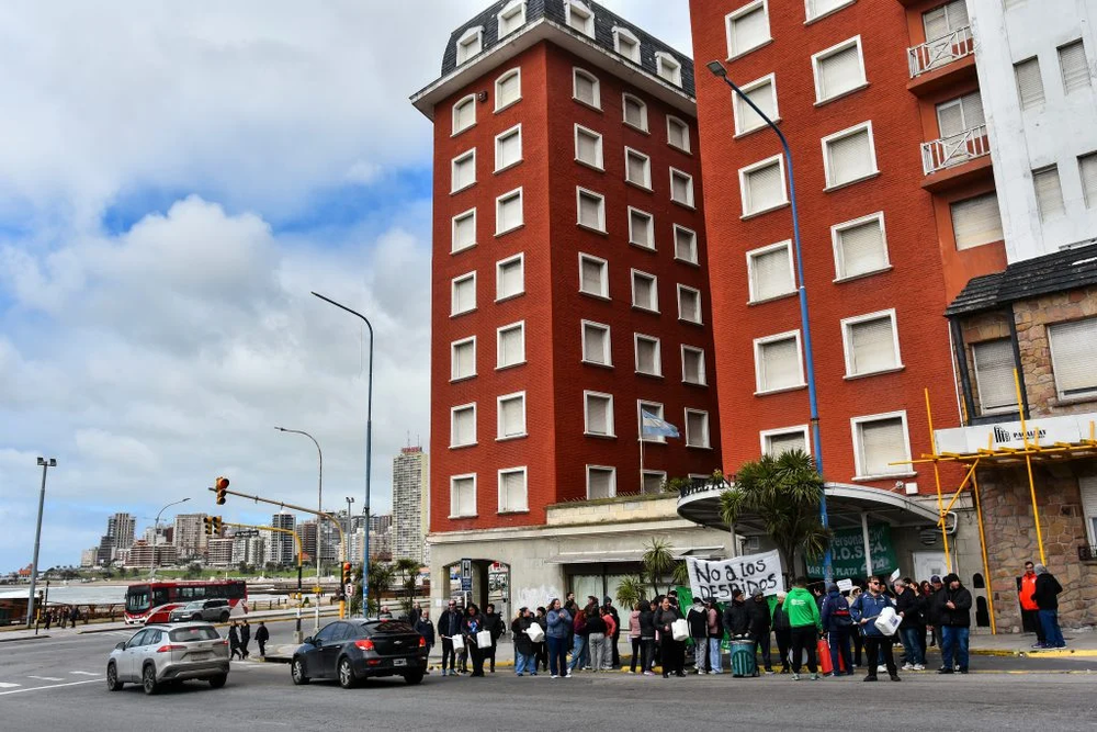 Los trabajadores vinculados a los hoteles Atlántida y Tierra del Fuego y a la farmacia del Iosfa en Mar del Plata conservarán sus fuentes laborales.