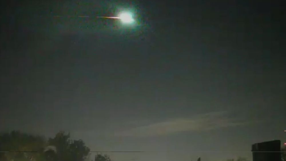 El bólido cruzó el cielo a las 22.51.
