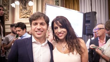 Victoria Donda junto a Axel Kicillof. (Archivo)