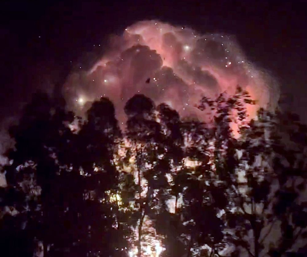 Una de las imágenes de la explosión y el incendio en Ezeiza.