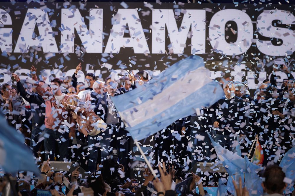 El peronismo festeja el triunfo bonaerense.