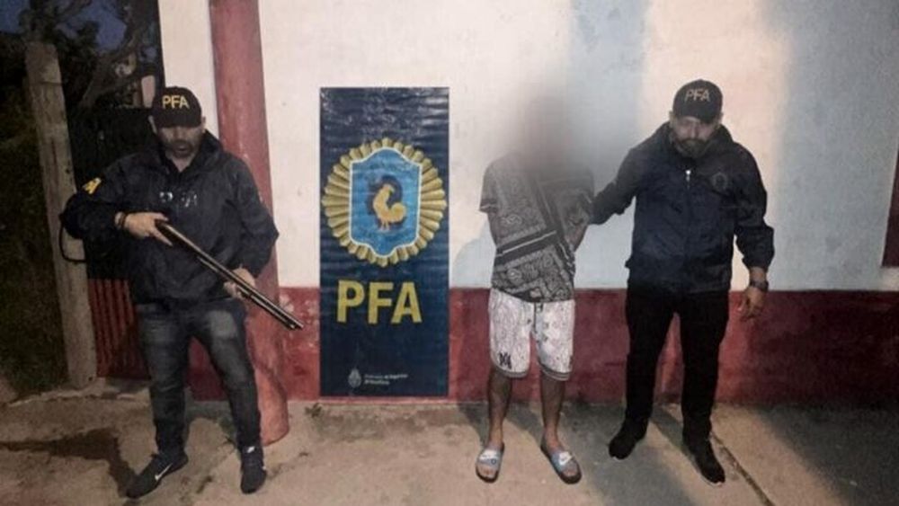 El momento de la detención de Axel Rojas, alias “Pelusa”. (Policía Federal Argentina)