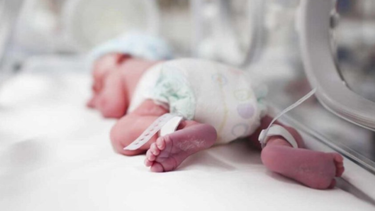 Según describe la Organización Mundial de la Salud (OMS) se considera prematuro un bebé nacido vivo antes de que se hayan completado 37 semanas de gestación.