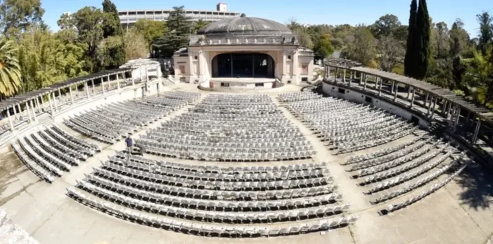 El Teatro del lago de La Plata.
