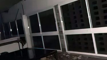 Un salón de la Escuela Técnica 2 de Campana, sin techo tras el temporal. (X @TraductorTeAma)