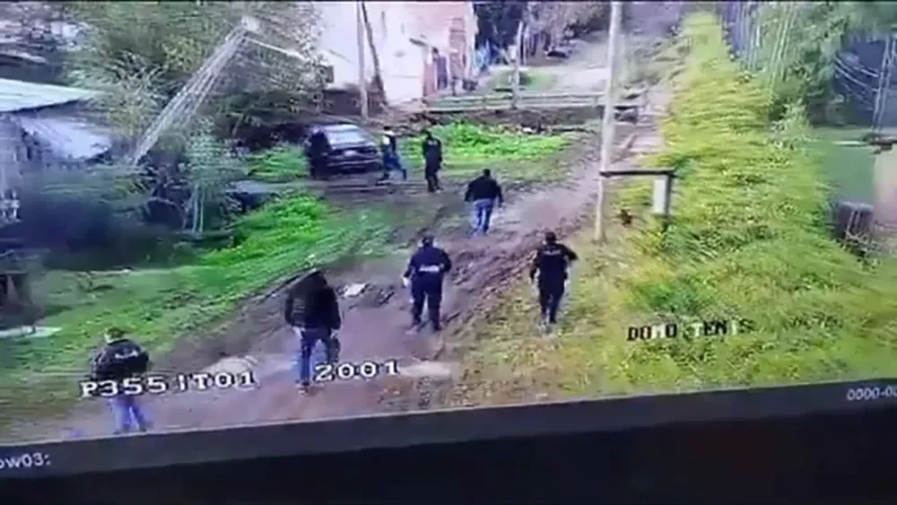 El tiroteo en Villa Astolfi quedó registrado por las cámaras de seguridad. - Resumen de Pilar -