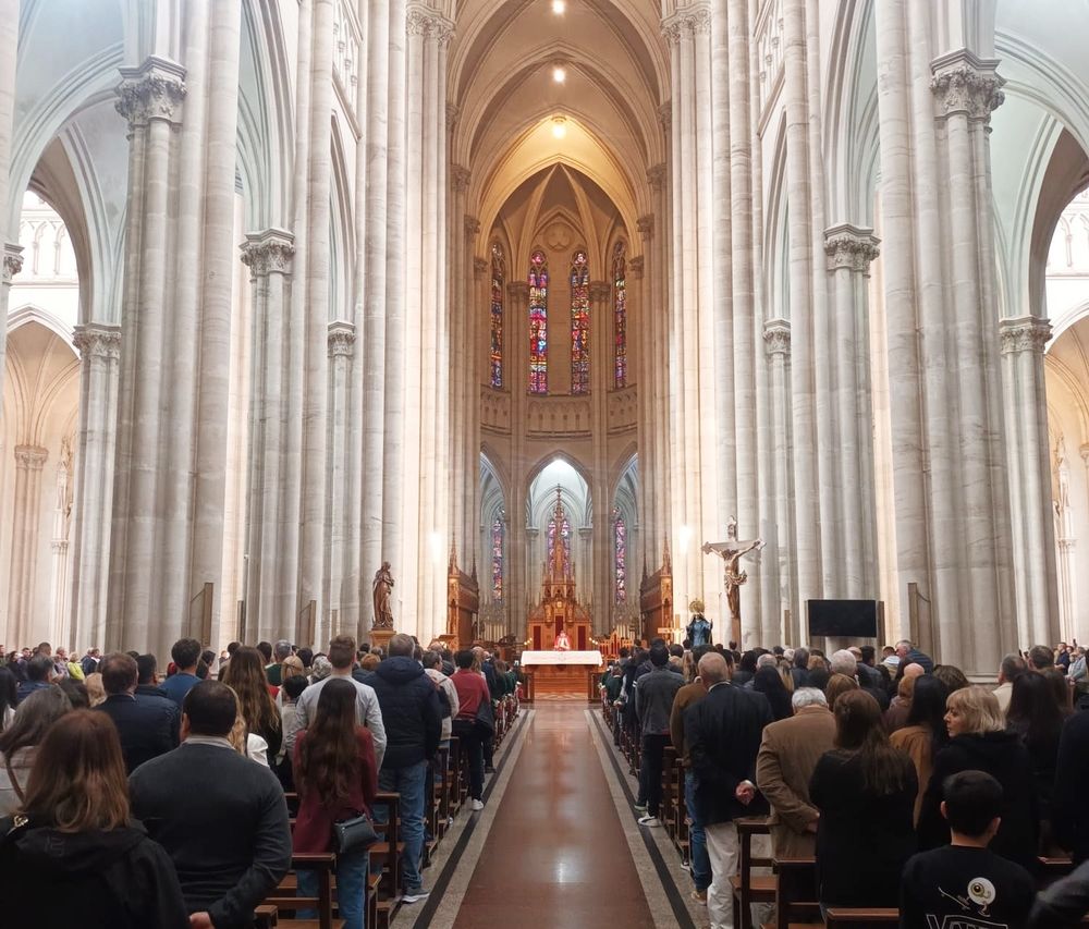 Catedral adentro misa