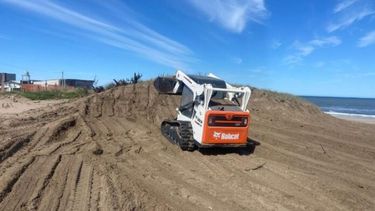 La pala que compró la mujer para sacar arena en mar Chiquita. (El Ciudadano/ciudadanoweb.com.ar)