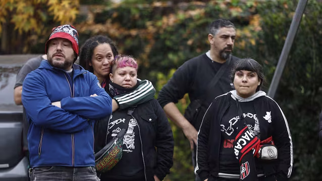 Fans del Indio lo despiden frente a su casa de Parque Leloir.&nbsp;