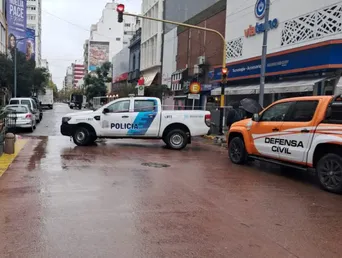 La amenaza de bomba obligó a cerrar la zona del centro de Mar del Plata. La amenaza de bomba obligó a cerrar la zona del centro de Mar del Plata.