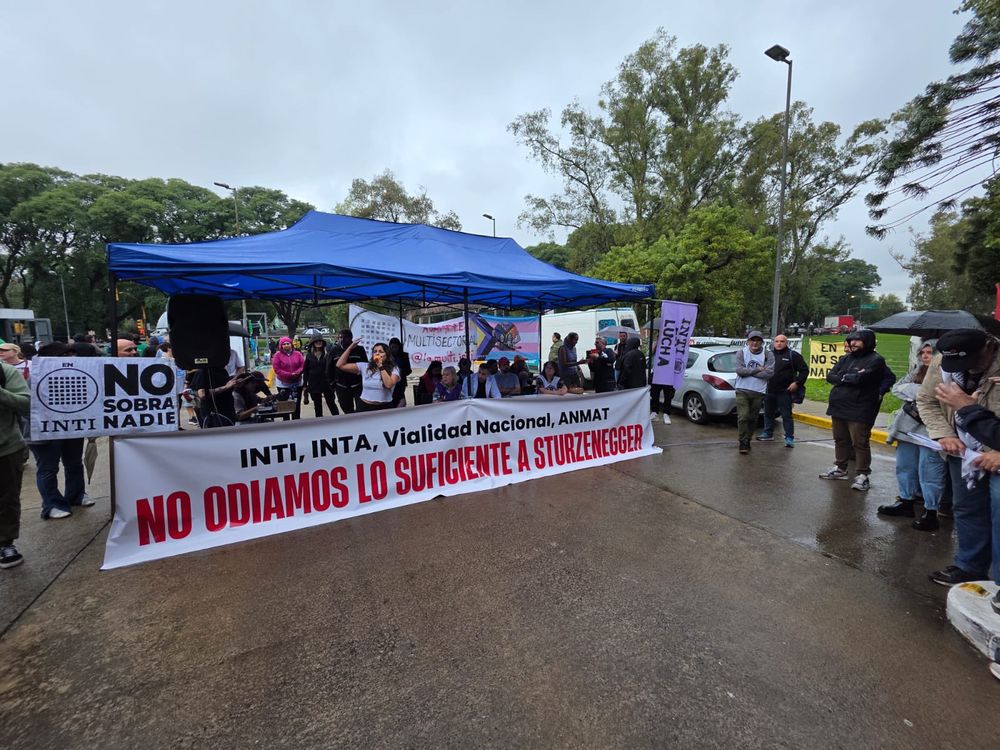 Trabajadores del INTI y el INTA en reclamo por despidos.&nbsp;