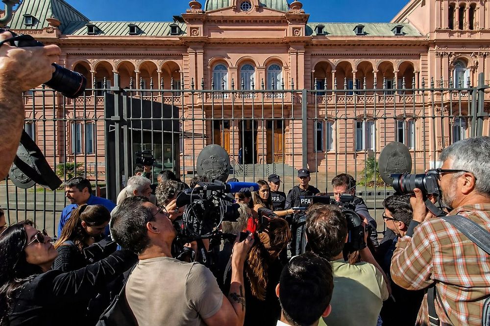 Los periodistas tienen prohibido el ingreso a la Casa Rosada.