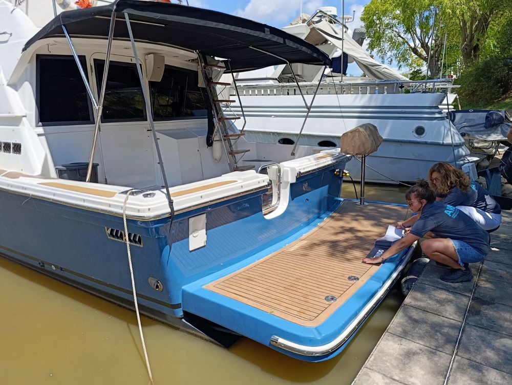 Agentes de ARBA fiscalizando embarcaciones deportivas.