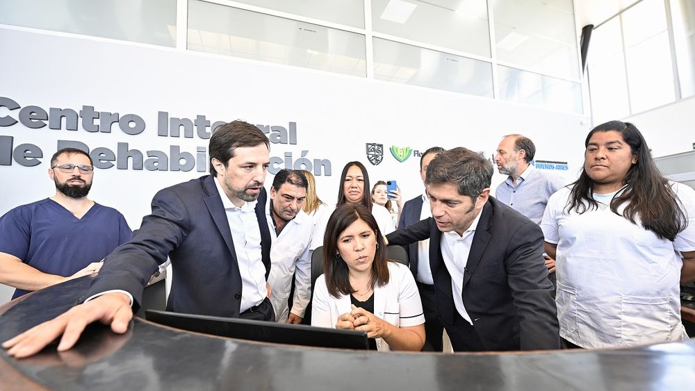 El gobernador Axel Kicillof y el ministro de Salud, Nicolás Kreplak en Florencio Varela.&nbsp;