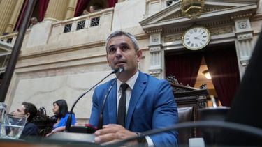 Martín Menem, reelegido presidente de la Cámara de Diputados. - X -