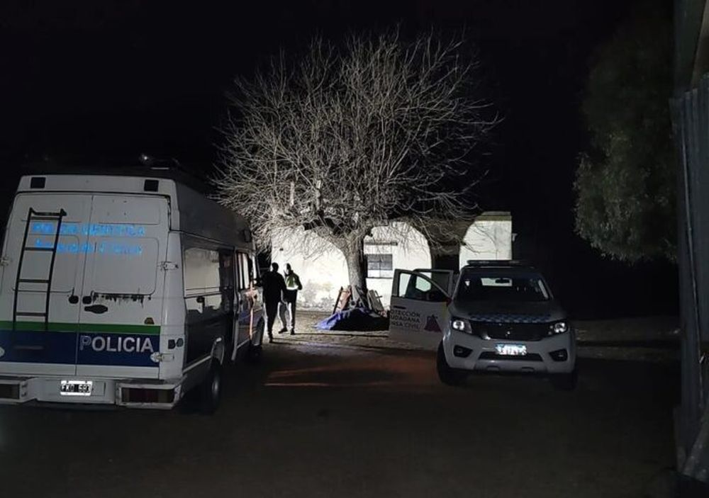 Peritajes policiales en La Inés, el campo donde trabajaba Cardoso y donde fue asesinado. (Presente Noticias)