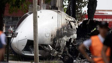 El avión se estrelló contra una vivienda en José Terry y Charlín. (Xinhua)