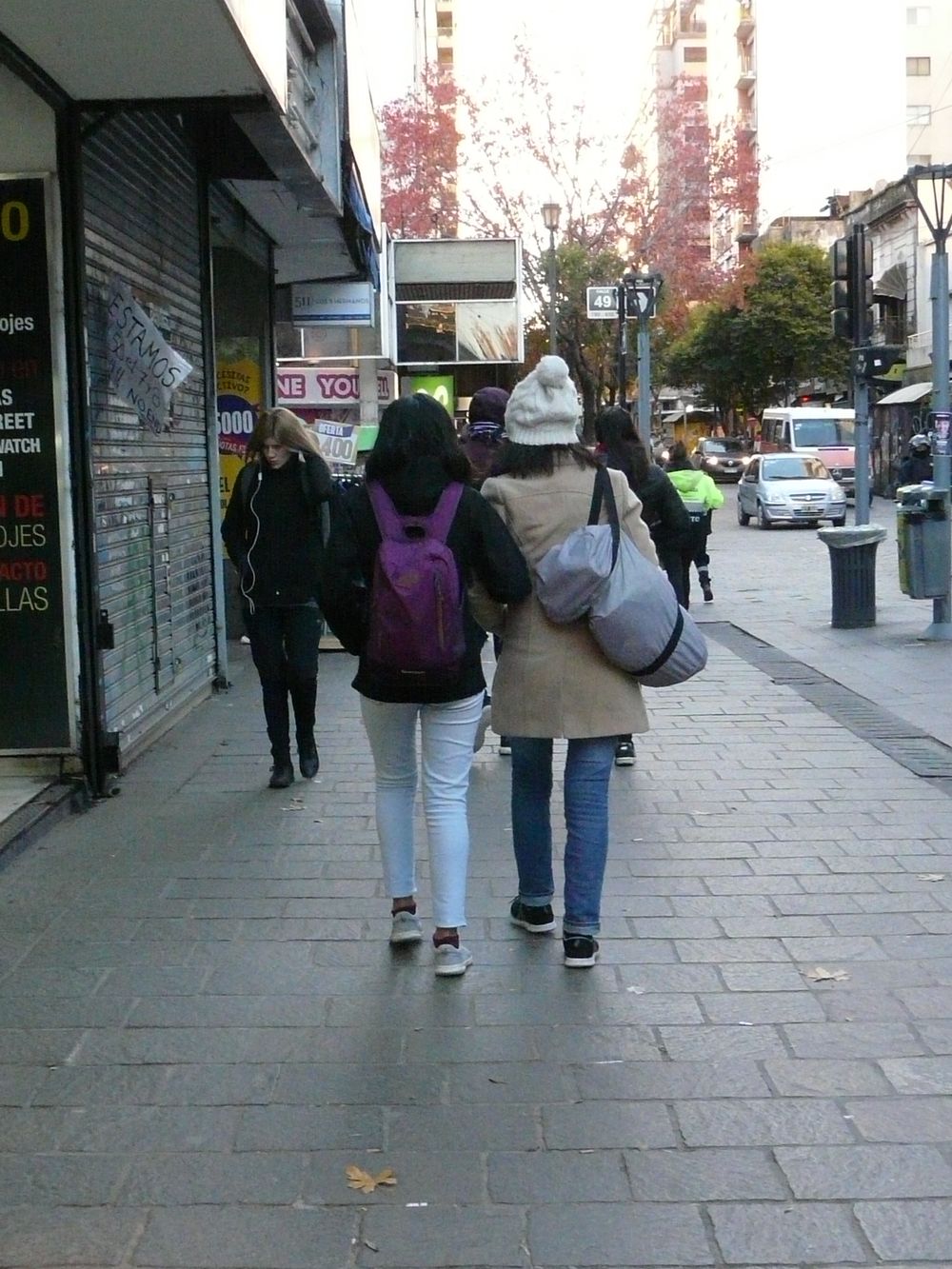 Gorros, bufandas, camperas y guantes, protagonistas de las jornadas heladas en la provincia de Buenos Aires.&nbsp;