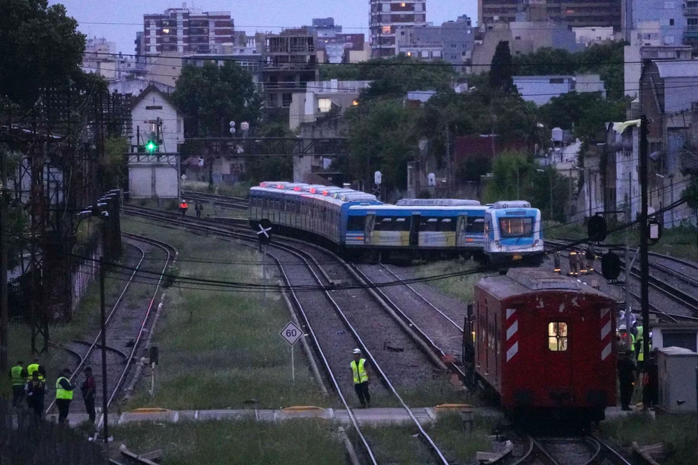 El descarrilamiento del convoy del tren del Sarmiento está siendo investigado. (NA)