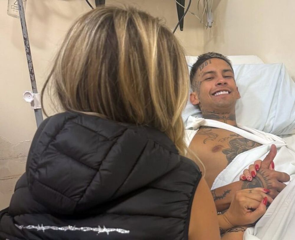 Wanda Nara y L-Gante en el Hospital de Pinamar, tras el accidente en el cuatriciclo. (Instagram @wanda_nara)