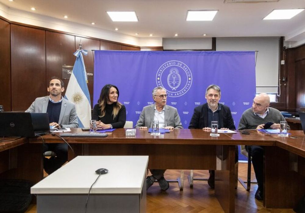 Reunión de la Sala de Situación del ministerio de Salud de la Nación, que conduce Mario Lugones (centro).