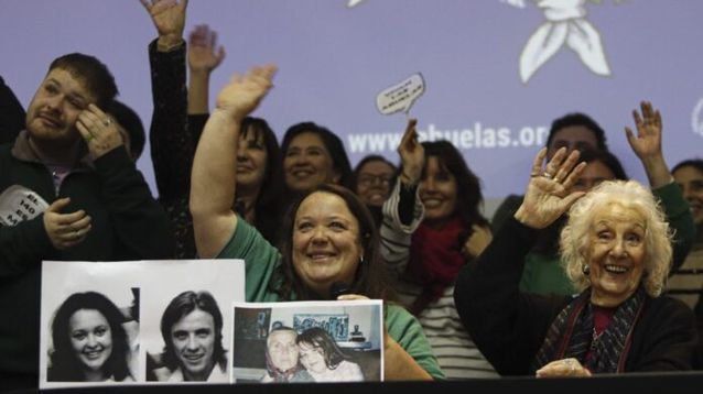 Abuelas anunció la restitución del nieto 140, hermano de Adriana Romero Metz. - NA -