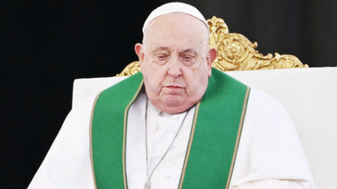 El Papa Francisco se recupera de una neumonía bilateral.