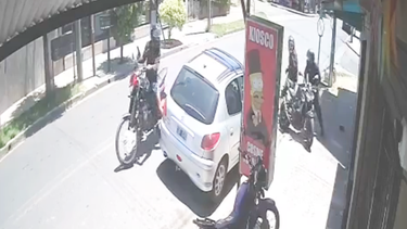Terror en Haedo durante el robo de una moto. (Imagen de video)