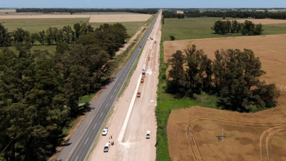 Un tramo de la ruta nacional 5. Un tramo de la ruta nacional 5.