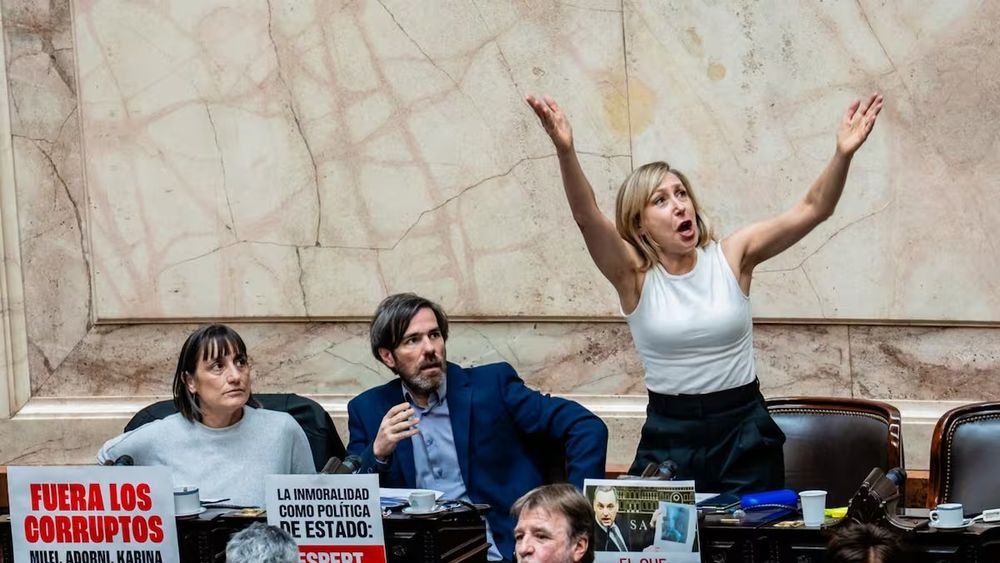 Los diputados del Frente de Izquieda durante la exposición de Adorni en el Congreso.