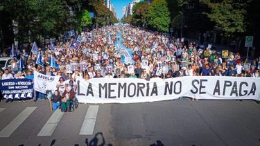 El Día de la Memoria, impactante movilización en Mar del Plata. - Marcelo Núñez -