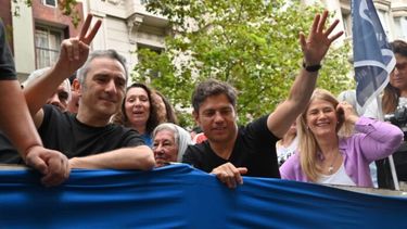 Andrés “Cuervo” Larroque, Axel Kicillof y Verónica Magario.