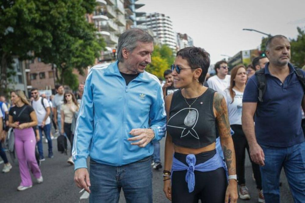 Mayra Mendoza junto a Máximo Kirchner.