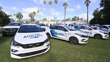 Una serie de patrulleros de la Policía bonaerense.