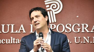 El senador Abad, titular de la UCR bonaerense.