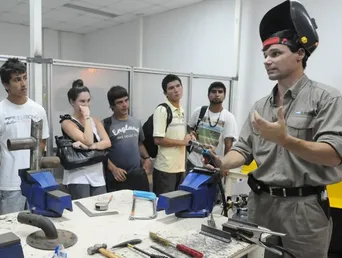 Jóvenes haciendo una capacitación laboral. Jóvenes haciendo una capacitación laboral.
