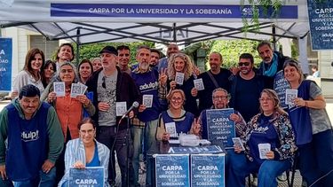 Carpa por la universidad y la soberanía en la sede de la Universidad Nacional de La Plata (UNLP).&nbsp;
