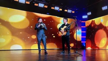 El guardiacárcel de Urdampilleta junto a Guido Kaczka.