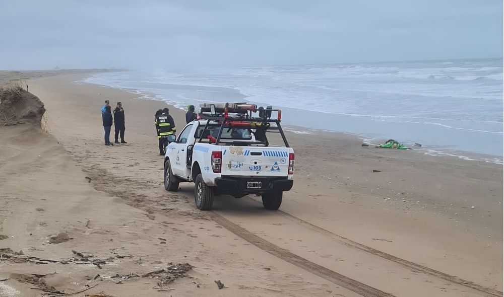 El cuerpo de uno de los kayakistas fue hallado ayer&nbsp; a la altura de la calle 4 y la playa de Las Toninas.