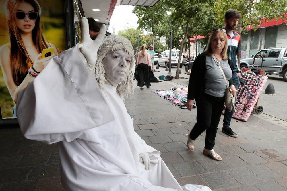 Sergio Pachu Montero, la estatua viviente de La Plata.