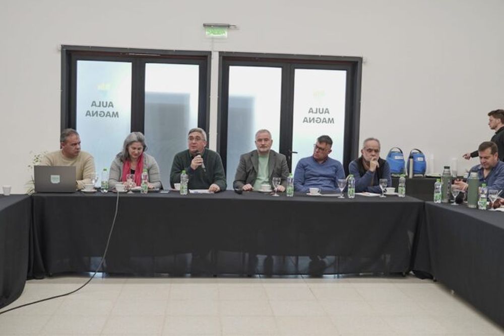 El ministro de Desarrollo Agrario, Javier Rodríguez, habla en la Mesa Forestal 2024 en Ramallo. (Prensa MDA)