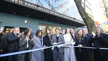 La reinauguración del Museo Provincial de Bellas Artes “Emilio Pettoruti” contó con la presencia de Axel Kicillof y muchos funcionarios.