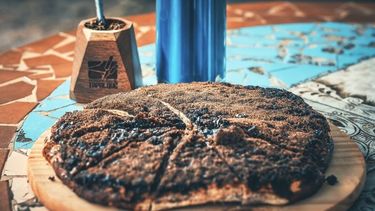 La torta negra de Tapalqué, uno de los Manjares bonaerenses. También se la conoce como cara sucia. (@turismopba)