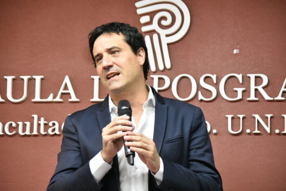 El senador Abad, titular de la UCR bonaerense.
