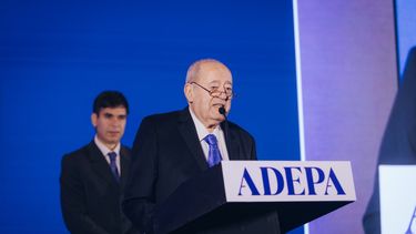 Guillermo Ignacio recibió el Gran Premio de Honor Nacional de ADEPA.
