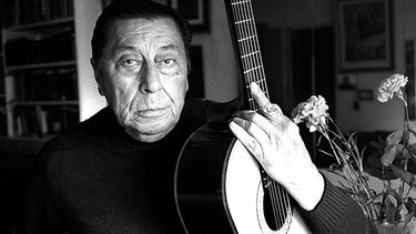 Atahualpa Yupanqui conquistó el mundo con su guitarra y su poesía.
