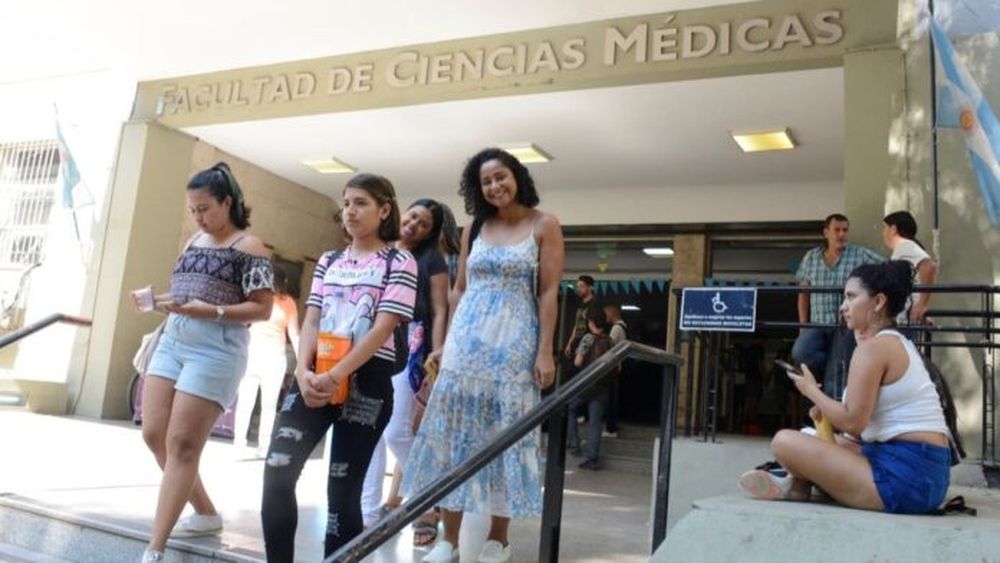 La Facultad de Medicina de la Universidad Nacional de La Plata.